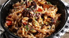 Χταπόδι με κριθαράκι