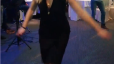 Το «βαρύ» ζεϊμπέκικο της Ραχήλ Μακρή και η αφιέρωσή της στους Έλληνες