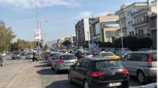 Μποτιλιάρισμα στην άνοδο της Κηφισίας γιατί... βάφουν τις μπάρες στον Παράδεισο Αμαρουσίου 