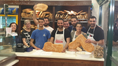 Ο βουλευτής του ΣΥΡΙΖΑ, Πέτρος Κωνσταντινέας είναι φούρναρης και ψήνει λαγάνες