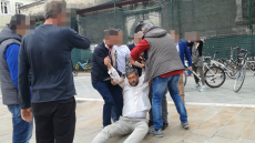 Τσίπρας στη Λευκάδα: Μέλη της ασφάλειας έσυραν διαδηλωτή για να μην τον ακούσει ο πρωθυπουργός!