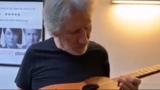 Ο Μαδούρο χάρισε μία κιθάρα στον Ρότζερ Γουότερς για να τον ευχαριστήσει για τη στήριξη