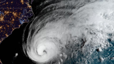 Οι Βερμούδες προετοιμάζονται για την άφιξη του κυκλώνα Ουμπέρτο