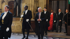 Βρετανία: Ο «κύριος Order» ζήτησε 1 εκατ. λίρες για να πάει σε τηλεοπτικό σόου 