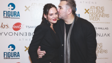 Φωτογραφίες: Όταν ο Αντώνης φίλησε την Υβόννη - Πλήθος επωνύμων στο Ζάππειο για τα ρούχα της 