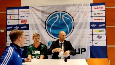 Φοβερό σκηνικό: Παρουσιαστής έκανε.. μαντάρα τη συνέντευξη Τύπου κι έξαλλο τον προπονητή