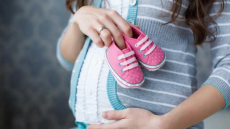 Επίδομα γέννας: Πώς θα δίνονται τα 2.000 ευρώ - Τα κριτήρια και οι δικαιούχοι