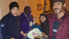 Ο ειδικός φρουρός περιγράφει καρέ-καρέ στο protothema.gr πώς ξεγέννησε την προσφυγοπούλα 