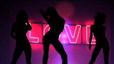 Κορωνοϊός - ΗΠΑ: Σφράγισαν στριπτιζάδικο στο Λος Άντζελες που πρόσφερε... σέξι «καραντίνα»