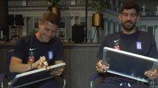 Βίντεο: Κούτρης - Μπουχαλάκης κοντράρονται στο «Βρες Ποιος Είμαι» 