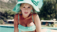 Η Αλίκη Βουγιουκλάκη με τον Βλάσση Μπονάτσο στον Θεολόγο: Σπάνιες εικόνες από τον έρωτά τους 