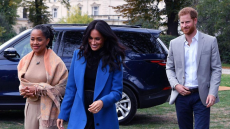 H μητέρα της Μέγκαν Μαρκλ μετακόμισε στο σπίτι της κόρης της για να κρατάει τον εγγονό της