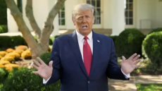 Κορωνοϊός - Τραμπ: «Δώρο Θεού» χαρακτηρίζει τη μόλυνσή του ο πρόεδρος των ΗΠΑ