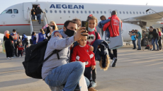 Προσφυγικό: Έφυγαν για τη Γερμανία 101 πρόσφυγες - Δείτε φωτογραφίες 