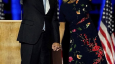 Τζιλ Μπάιντεν: Sold out σε χρόνο ρεκόρ το φόρεμα της στη συγκέντρωση για τη νίκη του νέου προέδρου