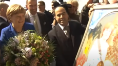 Γερμανία: Έλληνας εστιάτορας παρήγγειλε κέρινο ομοίωμα της... Μέρκελ από το «Μαντάμ Τισό»