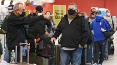 ΗΠΑ: Εκατομμύρια Αμερικανοί ταξιδεύουν για τη γιορτή των Ευχαριστιών αψηφώντας τον κορωνοϊό- Δείτε βίντεο