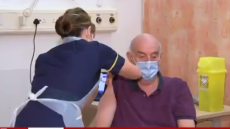 Κορωνοϊός - Βρετανία: Ένας 82χρονος ο πρώτος που έλαβε το εμβόλιο της AstraZeneca