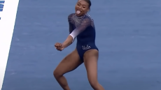 Viral το πρόγραμμα αθλήτριας του UCLA στις ασκήσεις εδάφους με ραπ μουσική υπόκρουση