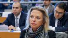 Βόζεμπεργκ (ΘΕΜΑ 104.6): Οφείλει να παραιτηθεί η Μενδώνη, έχει αντικειμενικά πολιτική ευθύνη