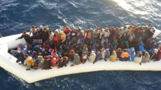 Αφρική: Τουλάχιστον 20 μετανάστες πνίγηκαν όταν διακινητές τους πέταξαν στη θάλασσα 