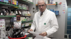 Έξαλλος ο Λουράντος με τον ΣΚΑΪ: Φύγετε αμέσως από το φαρμακείο μου - Δείτε βίντεο