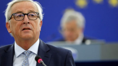 Sofagate - Γιούνκερ: H Φον ντερ Λάιεν θα έπρεπε να έχει διαφορετική μεταχείριση