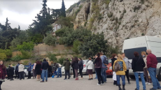 Βίντεο: Ουρά από πιστούς στο εκκλησάκι των Αγίων Ισιδώρων στο Λυκαβηττό