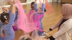Βρετανία: Αλλιώτικη σχολή μπαλέτου για μουσουλμάνες προσφέρει μαθήματα... χωρίς μουσική