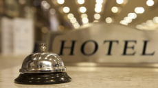 Ξενοδοχoϋπάλληλοι: Από 792 έως 863 οι ελάχιστοι μισθοί από φέτος - Υποχρεωτική η εφαρμογή της κλαδικής σύμβασης