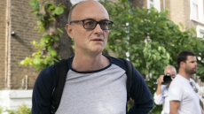 Αποκαλύψεις-«φωτιά» από Κάμινγκς για Τζόνσον: Συζητούσαμε την πιθανότητα ανατροπής του