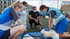 Premier League: Νέα μέτρα για τον κορωνοϊό με στολές, μάσκες και χρονικό όριο στο ιατρικό τιμ