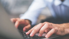 Voucher 200 ευρώ για laptop και tablet: Διευρύνονται οι δικαιούχοι