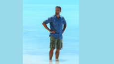 Ο Γιώργος Λιανός τρώει... κλωτσιά από την 7 μηνών κόρη του - Βίντεο