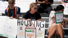 ΗΠΑ: Παρατάθηκε για 60 ημέρες η απαγόρευση των εξώσεων ενοικιαστών λόγω «κορωνο-οφειλών» 