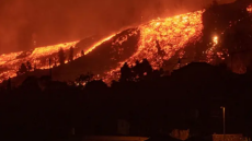 Προσγειώθηκε το πρώτο αεροσκάφος στη Λα Πάλμα μετά την έκρηξη του ηφαιστείου