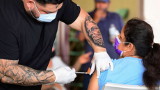 Παραλλαγή Όμικρον: Απολύτως αναγκαίες οι ενισχυτικές δόσεις των εμβολίων, σύμφωνα με αμερικανική μελέτη