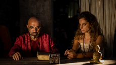 Στην σειρά «Κομάντα και Δράκοι» ο Νεκτάριος προσπαθεί να κρατήσει τη Ναυσικά μακριά από τους Δράκους