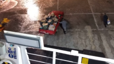 Σίκινος: Εντυπωσιακό βίντεο δείχνει την δύσκολη πρόσβαση του πλοίου «Άρτεμις» στο λιμάνι