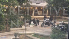 Αστυνομικοί της ΔΙ.ΑΣ βρήκαν μέσα σε χαρτόκουτα ένα κοριτσάκι σε πλατεία του Ηρακλείου 