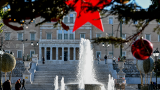 Ανοιχτά καταστήματα την Κυριακή: Πότε ξεκινά το εορταστικό ωράριο, τι ισχύει με τις τελευταίες Κυριακές του χρόνου