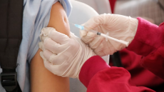 Κορωνοϊός: Τα ενισχυμένα εμβόλια είναι πιο αποτελεσματικά έναντι της Omicron, λένε τα CDC