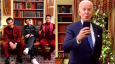 Joe Biden και Jonas Brothers στο viral video της χρονιάς για τον εμβολιασμό κατά της Covid