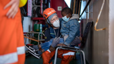 Δύο πλοία γερμανικών ΜΚΟ με σχεδόν 300 μετανάστες που διέσωσαν στη Μεσόγειο ψάχνουν λιμάνι