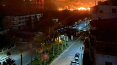 Συρία: «Ισραηλινή επίθεση» στη Λαττάκεια, εμπορευματοκιβώτια φλέγονται - Δείτε βίντεο