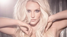 Η Britney Spears γιορτάζει την… ελευθερία της στην κουζίνα της μόνο με τις κάλτσες της - Δείτε φωτογραφίες