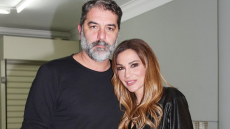 Αχώριστοι Βανδή - Μπισμπίκης: Στο πλευρό του λίγες μέρες πριν κάνουν πρεμιέρα τα «Κόκκινα Φανάρια»