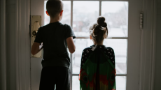 Άδεια ειδικού σκοπού:  Την Τετάρτη η ρύθμιση για γονείς μαθητών που νοσούν - Πώς θα χορηγείται 