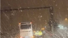 Επιχείρηση απεγκλωβισμού βυτιοφόρου και οχημάτων στον Ισθμό της Κορίνθου - Δείτε βίντεο