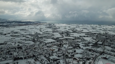 Κακοκαιρία «Ελπίς»: Μαγευτικά πλάνα από ψηλά από τα χιονισμένα Ψαχνά Ευβοίας - Βίντεο και φωτογραφίες